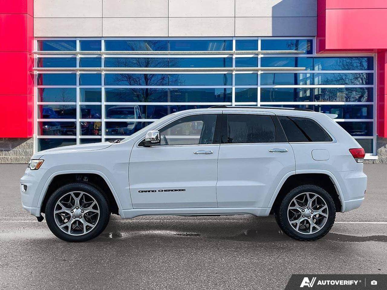 2019 Jeep Grand Cherokee Overland | Navigation | Leather | Sunroof | Blind-Spot | Remote Start | CarPlay | Android Auto Photo