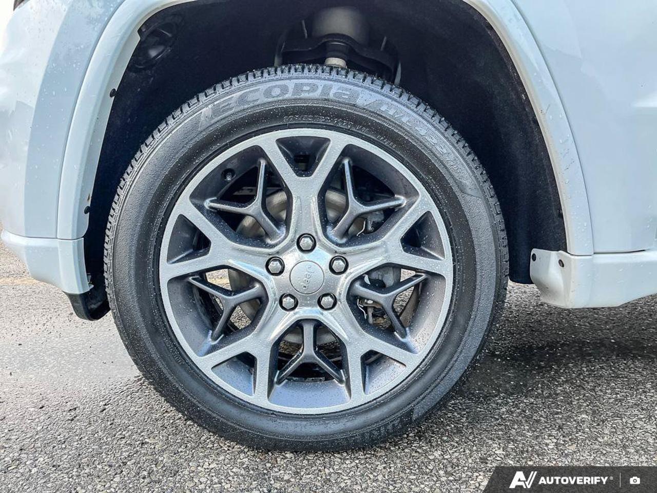 2019 Jeep Grand Cherokee Overland | Navigation | Leather | Sunroof | Blind-Spot | Remote Start | CarPlay | Android Auto Photo