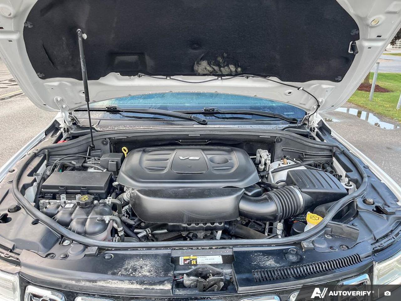 2019 Jeep Grand Cherokee Overland | Navigation | Leather | Sunroof | Blind-Spot | Remote Start | CarPlay | Android Auto Photo