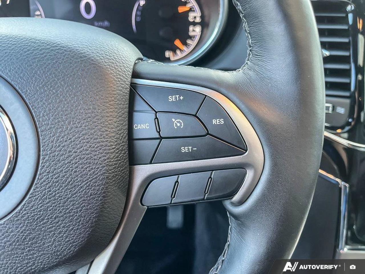 2019 Jeep Grand Cherokee Overland | Navigation | Leather | Sunroof | Blind-Spot | Remote Start | CarPlay | Android Auto Photo