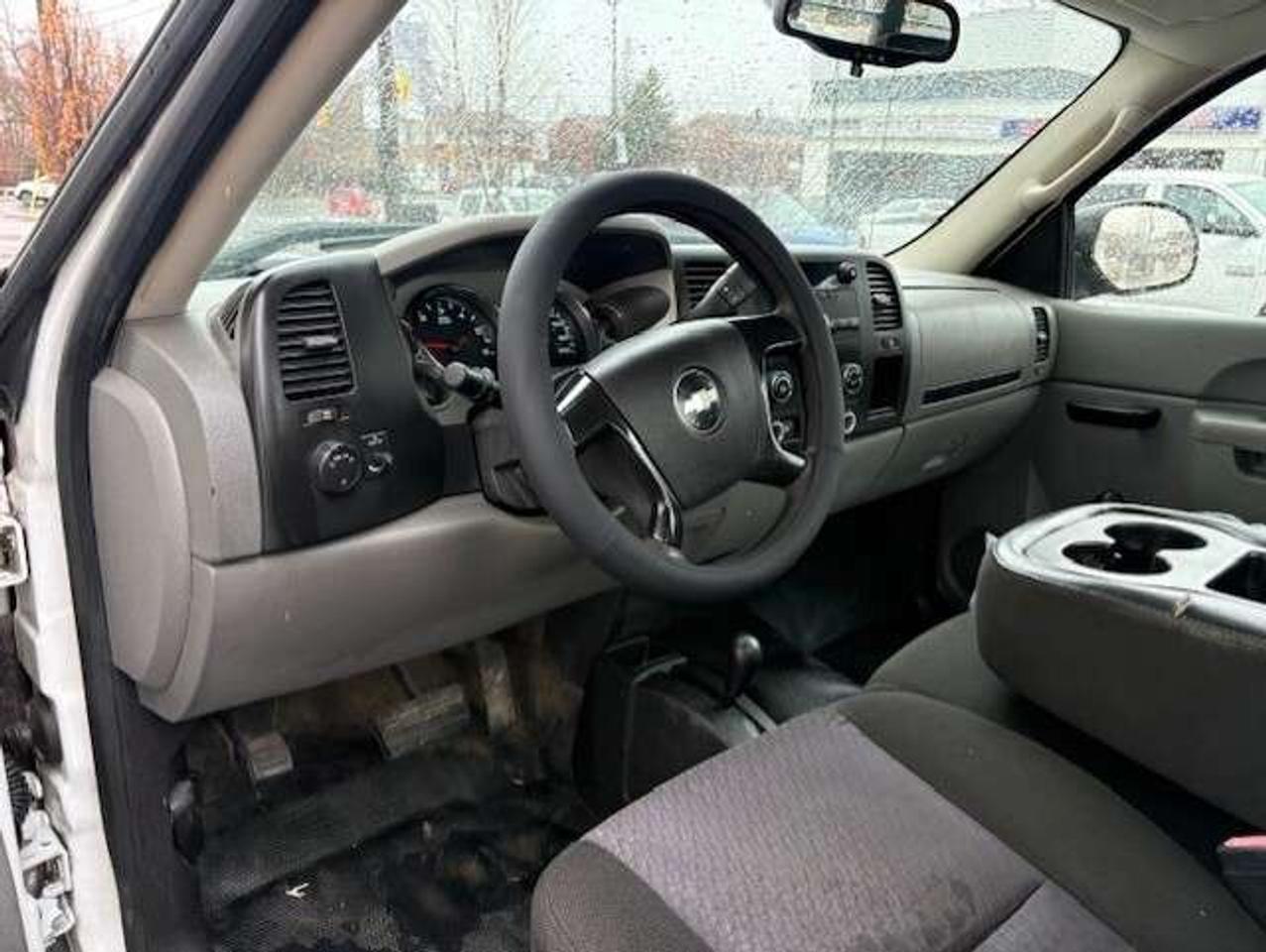 2011 Chevrolet Silverado 2500 4WD REGULAR CAB-LONG BOX-ONLY 80,000KM-1 OWNER! Photo