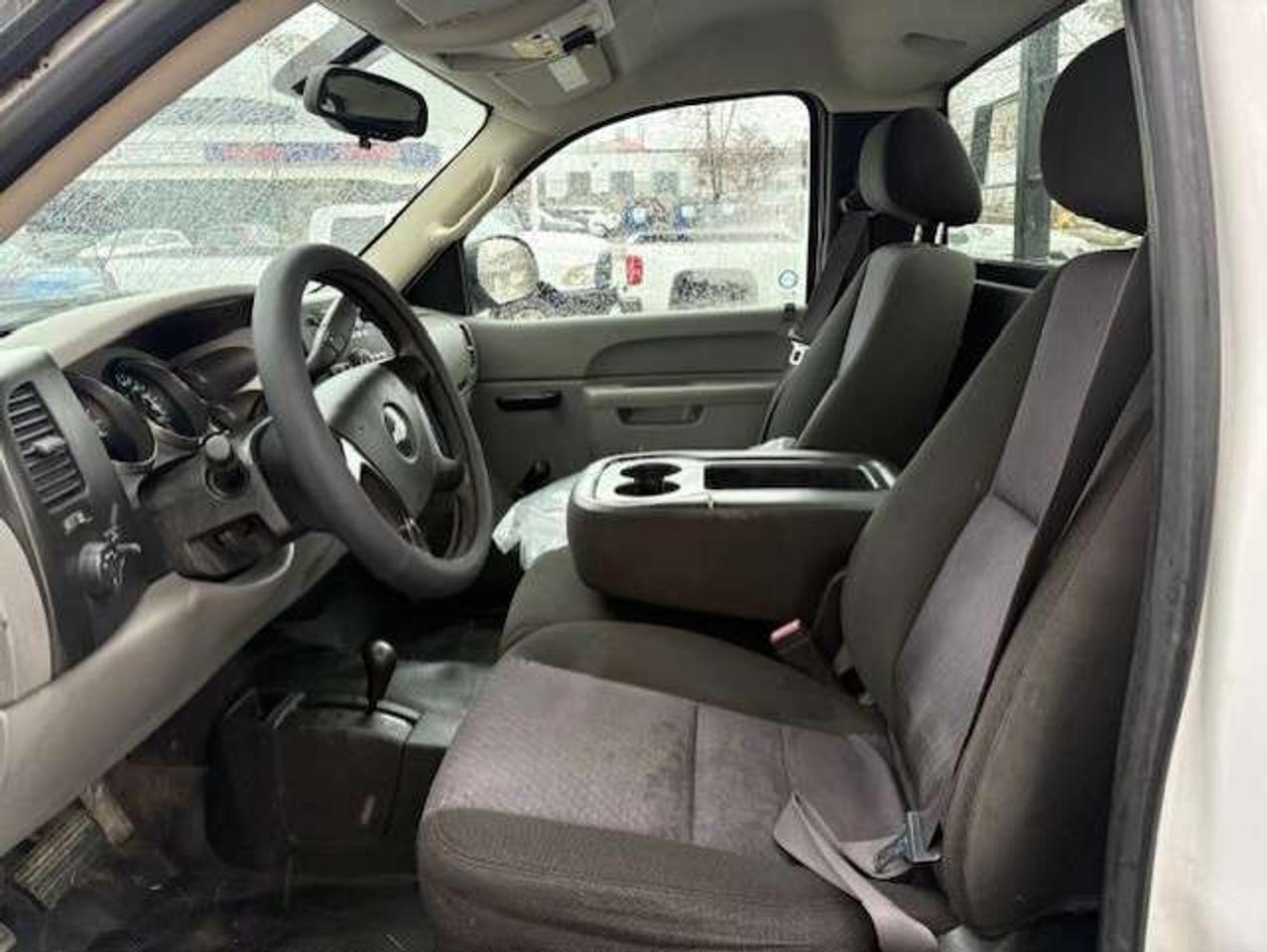 2011 Chevrolet Silverado 2500 4WD REGULAR CAB-LONG BOX-ONLY 80,000KM-1 OWNER! Photo