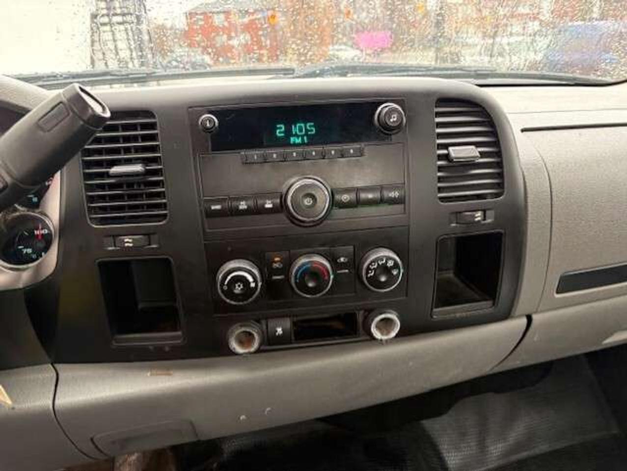 2011 Chevrolet Silverado 2500 4WD REGULAR CAB-LONG BOX-ONLY 80,000KM-1 OWNER! Photo