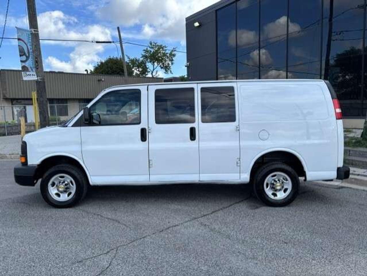 2013 Chevrolet Express 2500 2500 **ONLY 45,000KM-1 OWNER-DOUBLE DOORS-LOADED** Photo2