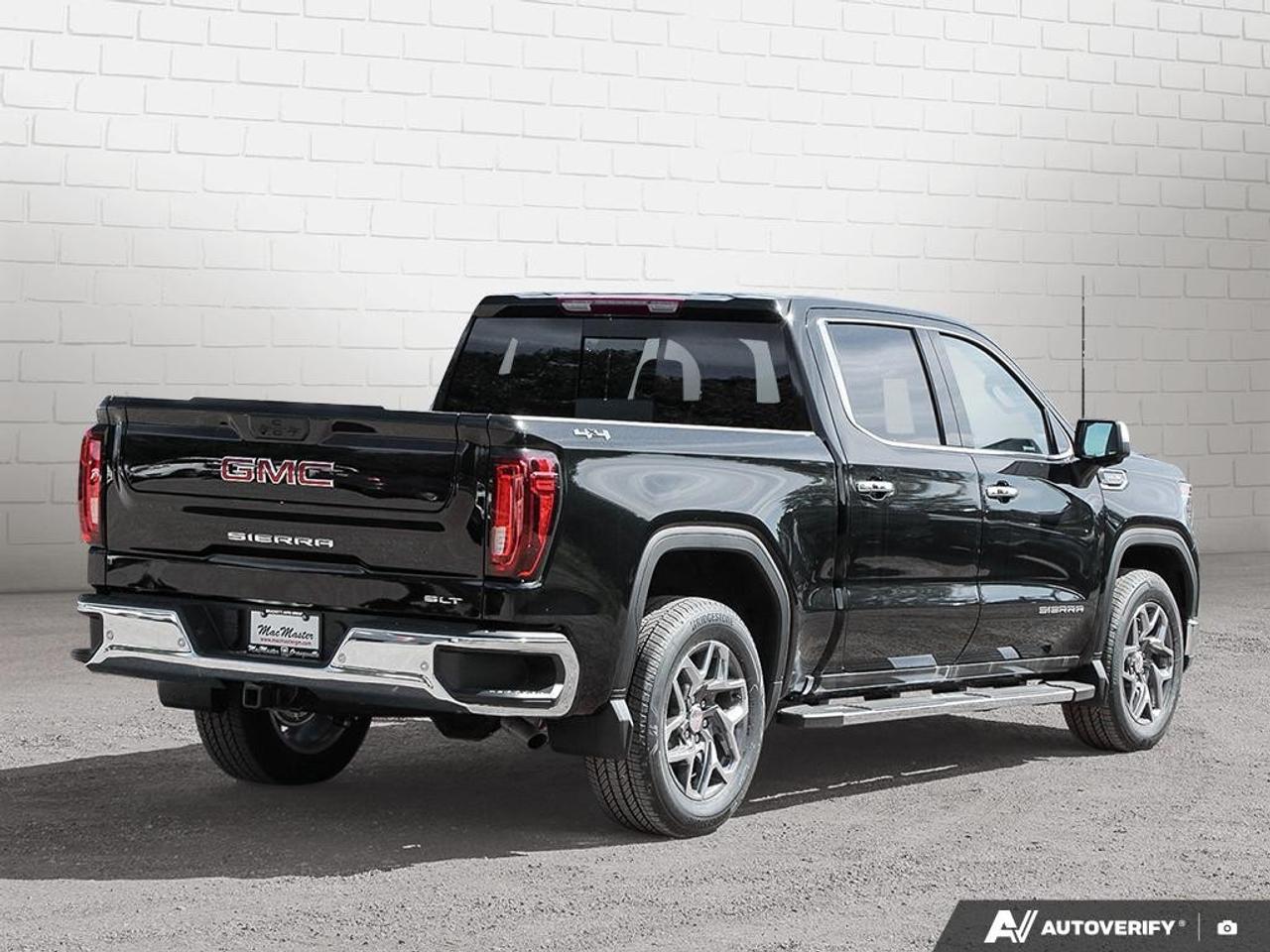 2026 GMC Sierra 1500 Crew Cab Short Box 4-Wheel Drive SLT Photo4
