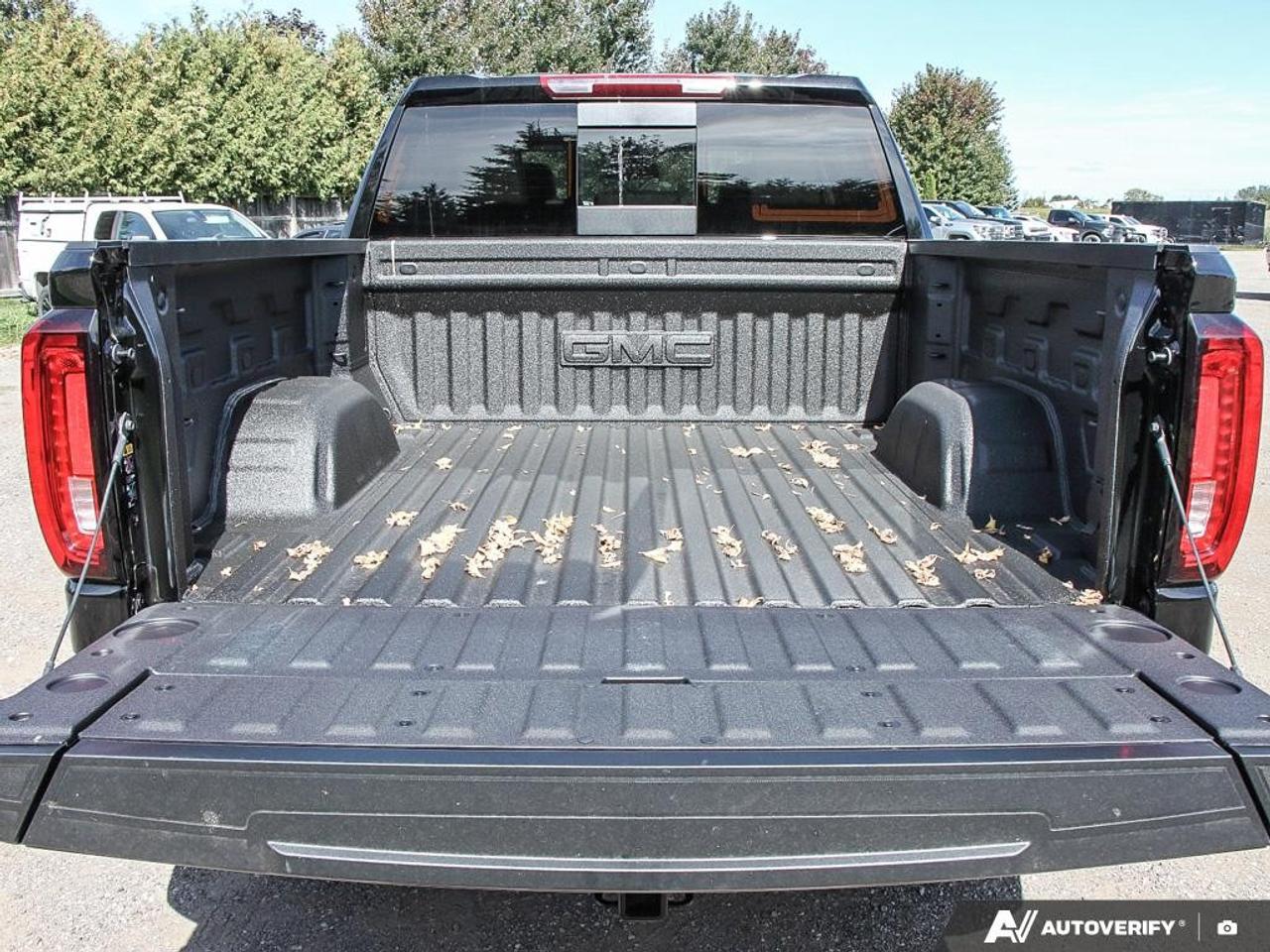 2026 GMC Sierra 1500 Crew Cab Short Box 4-Wheel Drive SLT Photo