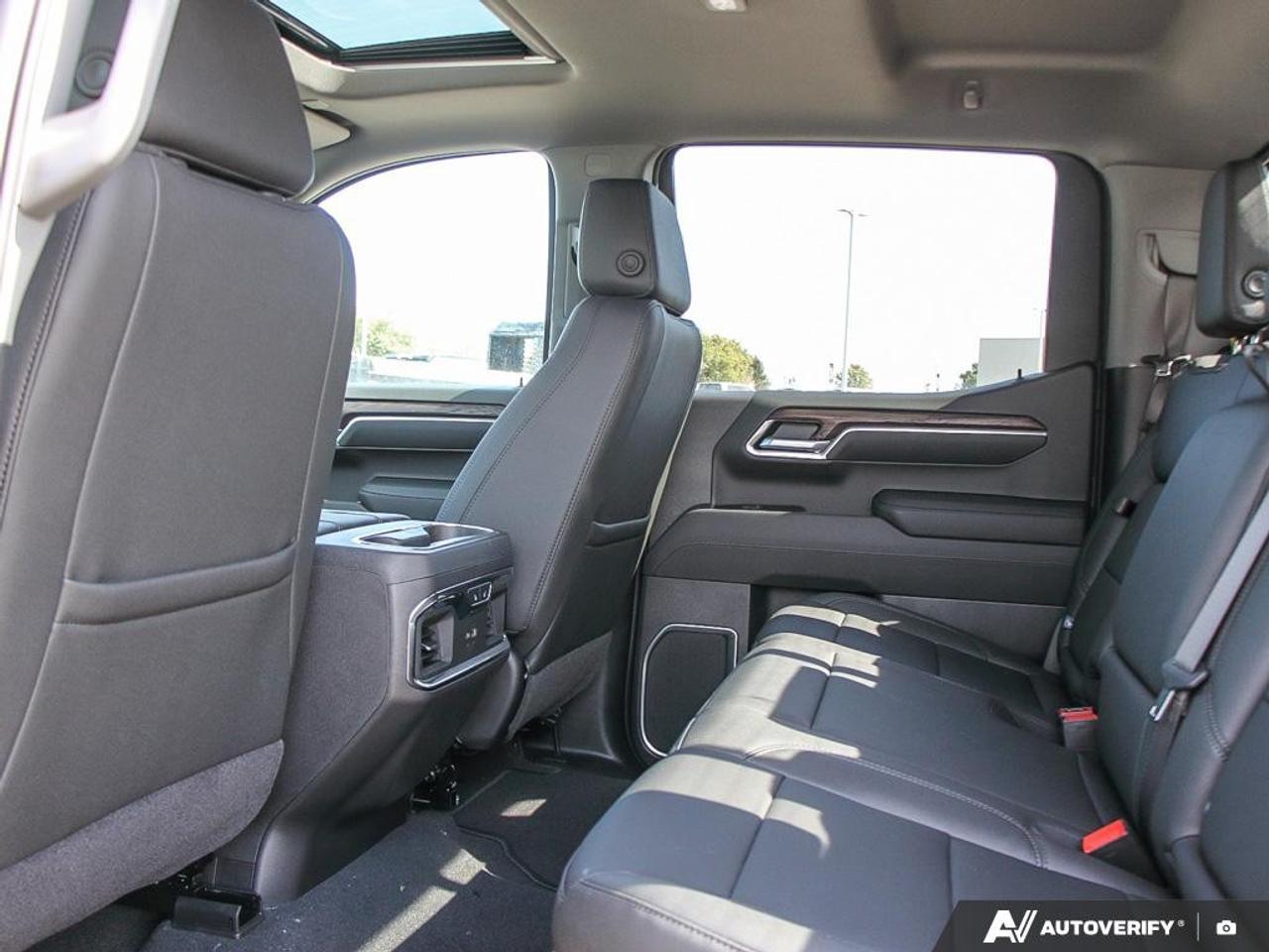 2026 GMC Sierra 1500 Crew Cab Short Box 4-Wheel Drive SLT Photo