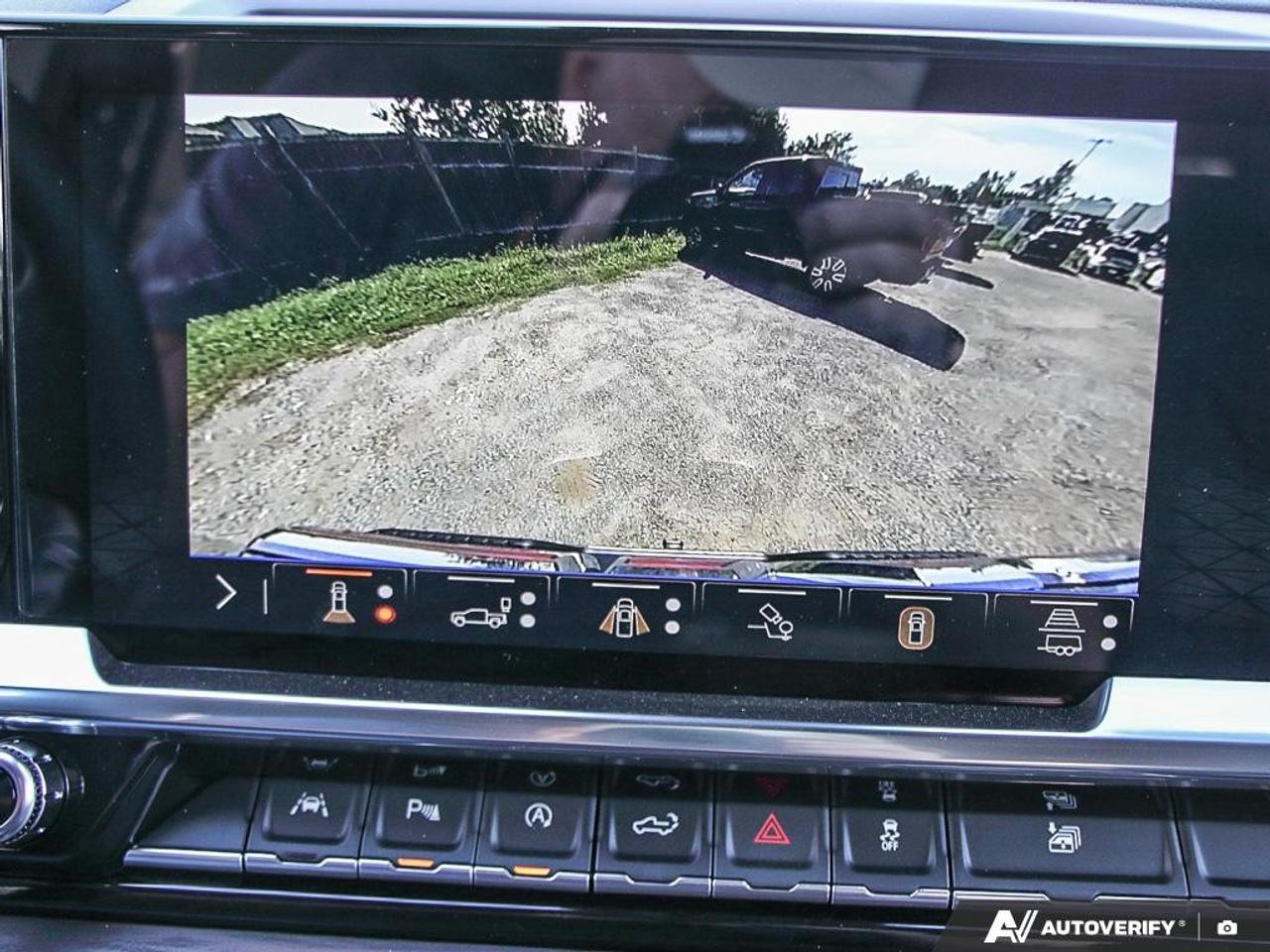 2026 GMC Sierra 1500 Crew Cab Short Box 4-Wheel Drive SLT Photo