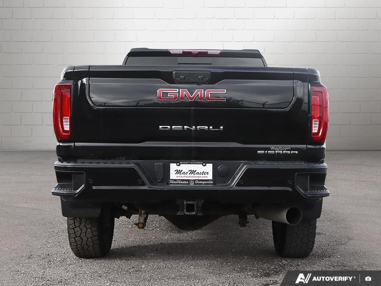 2022 GMC SIERRA 2500HD 4WD Crew Cab Standard Box Denali Photo3