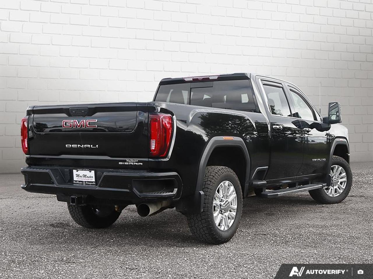 2022 GMC SIERRA 2500HD 4WD Crew Cab Standard Box Denali Photo