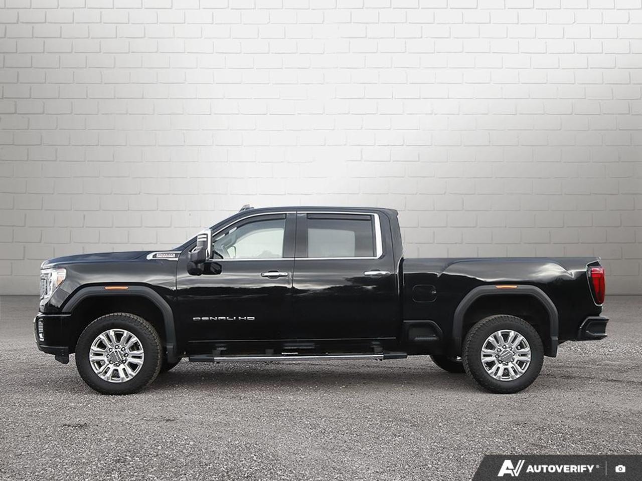 2022 GMC SIERRA 2500HD 4WD Crew Cab Standard Box Denali Photo