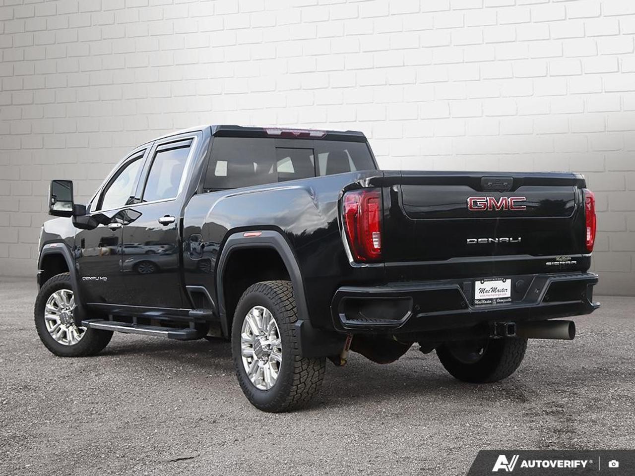 2022 GMC SIERRA 2500HD 4WD Crew Cab Standard Box Denali Photo