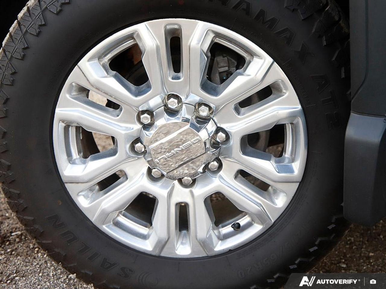2022 GMC SIERRA 2500HD 4WD Crew Cab Standard Box Denali Photo