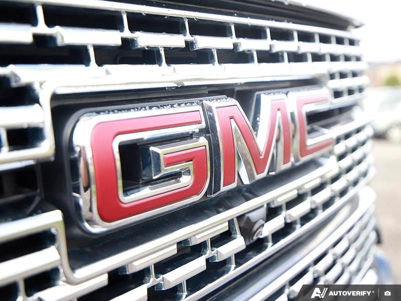 2022 GMC SIERRA 2500HD 4WD Crew Cab Standard Box Denali Photo