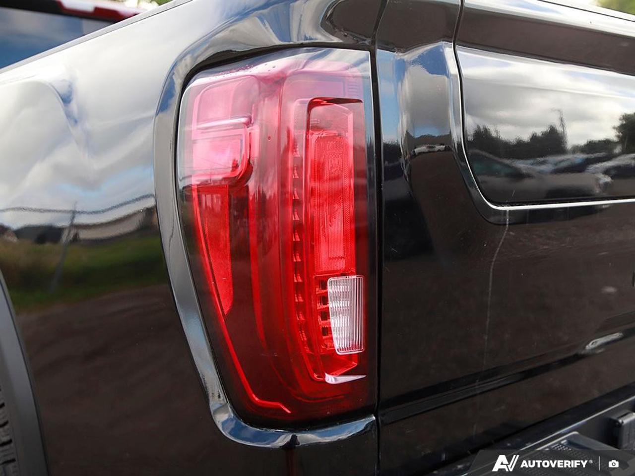 2022 GMC SIERRA 2500HD 4WD Crew Cab Standard Box Denali Photo