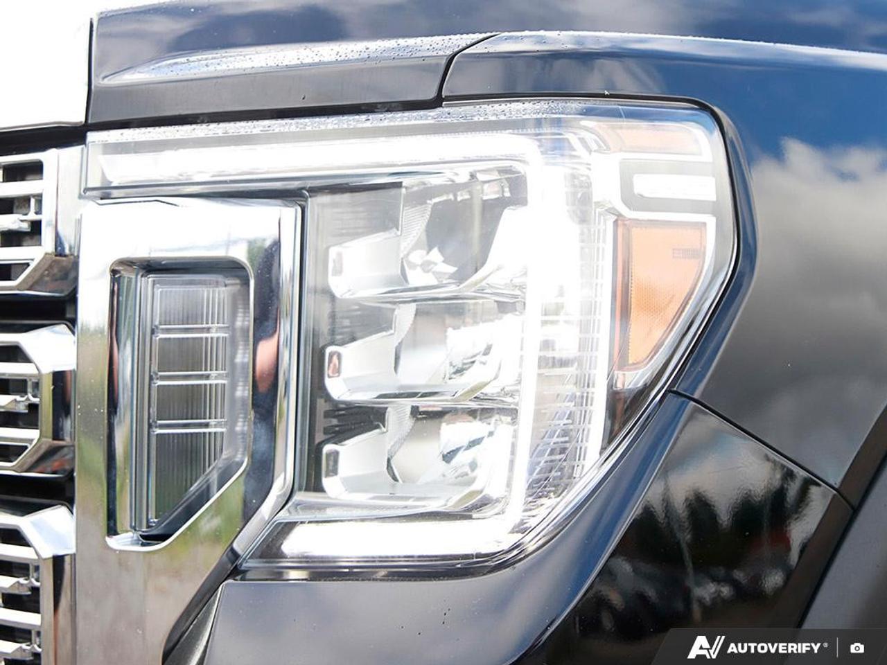2022 GMC SIERRA 2500HD 4WD Crew Cab Standard Box Denali Photo