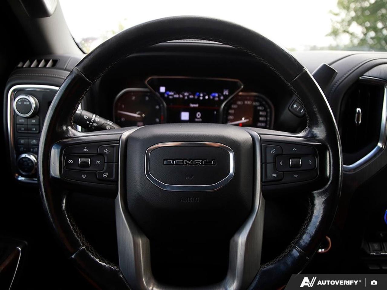 2022 GMC SIERRA 2500HD 4WD Crew Cab Standard Box Denali Photo