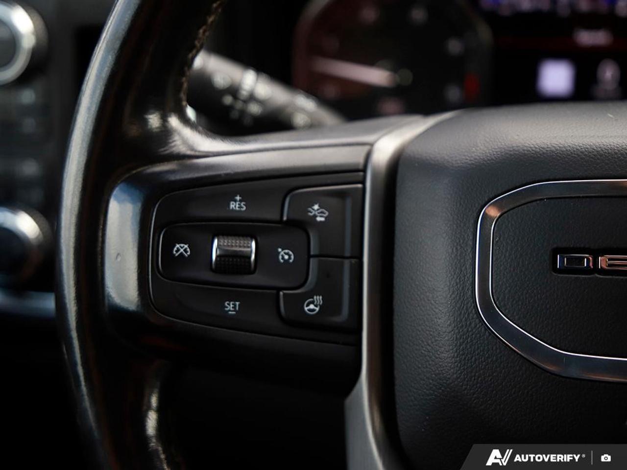 2022 GMC SIERRA 2500HD 4WD Crew Cab Standard Box Denali Photo