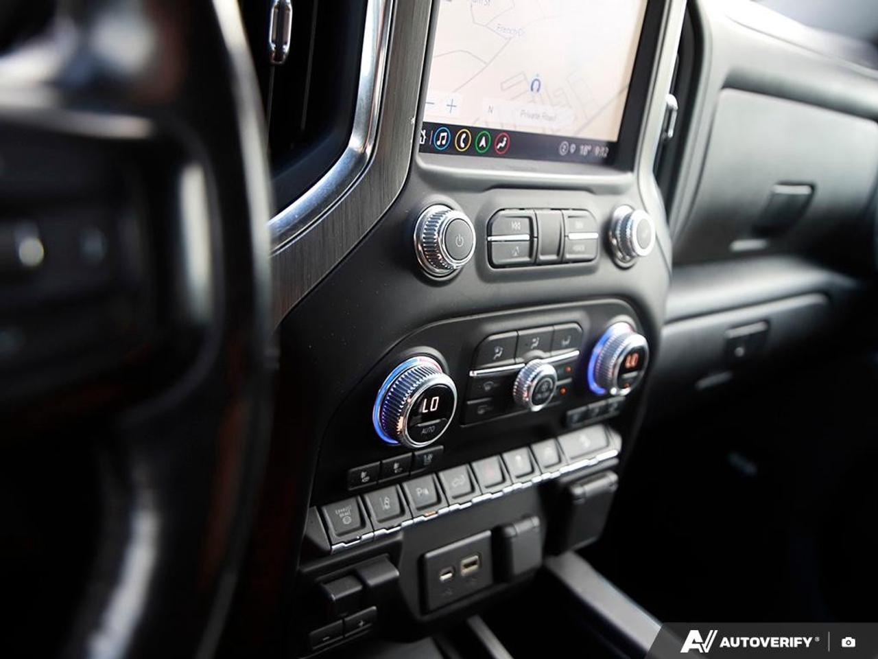 2022 GMC SIERRA 2500HD 4WD Crew Cab Standard Box Denali Photo