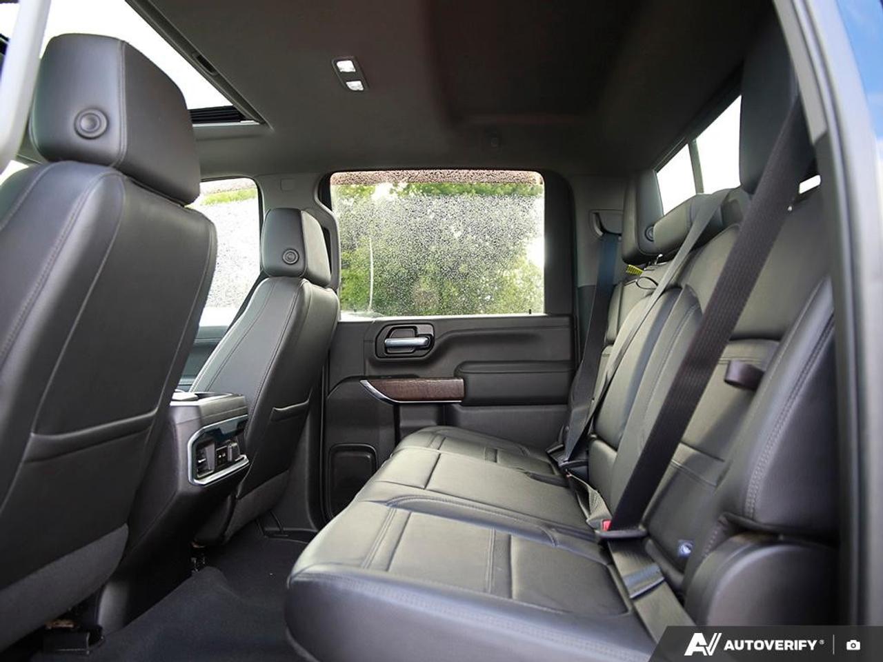 2022 GMC SIERRA 2500HD 4WD Crew Cab Standard Box Denali Photo