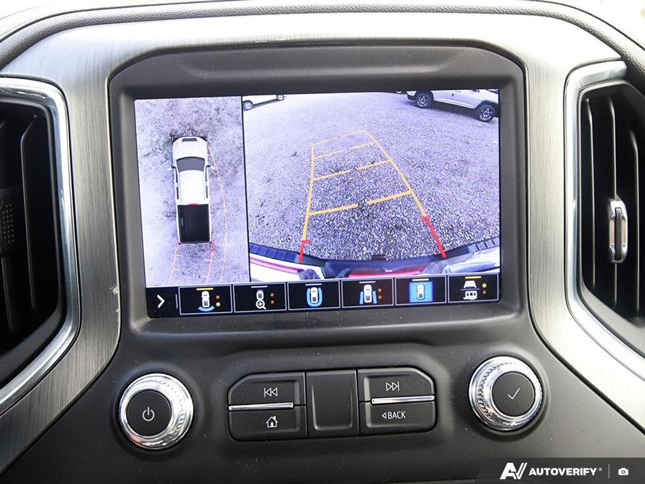 2022 GMC SIERRA 2500HD 4WD Crew Cab Standard Box Denali Photo