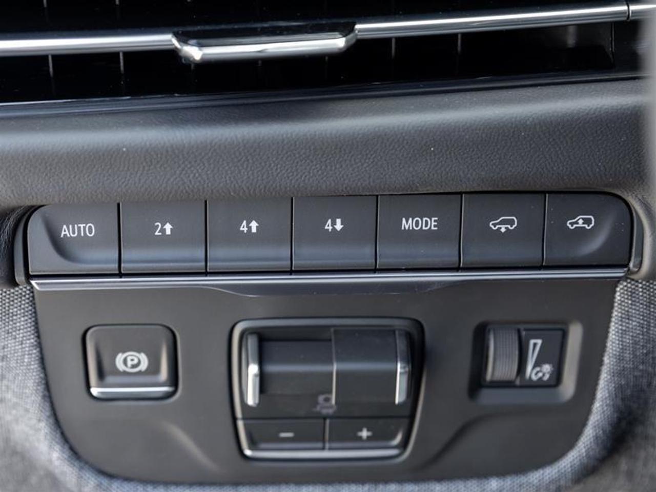 2026 Cadillac Escalade ESV Platinum Sport 4dr 4x4 Photo