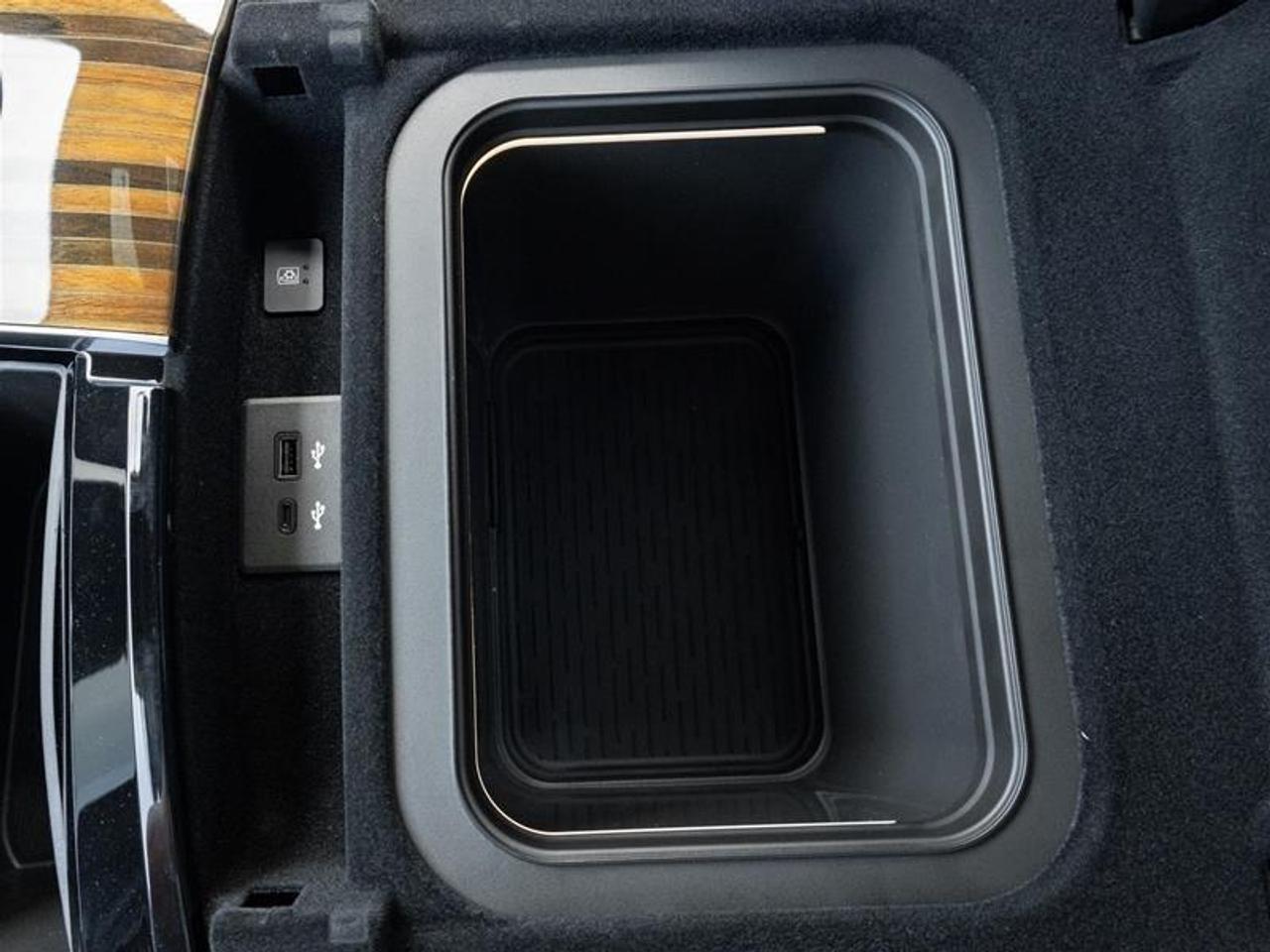 2026 Cadillac Escalade ESV Platinum Sport 4dr 4x4 Photo