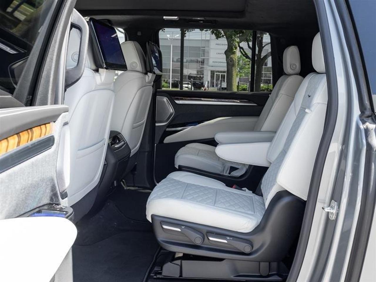 2026 Cadillac Escalade ESV Platinum Sport 4dr 4x4 Photo