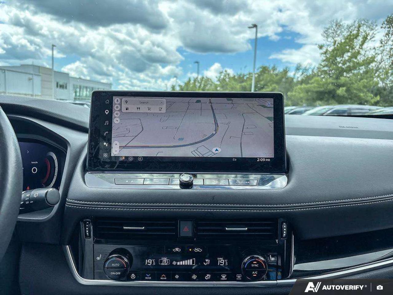 2024 Nissan Rogue SL Photo