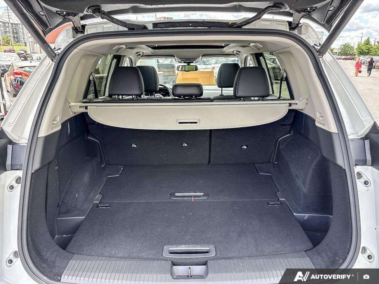 2024 Nissan Rogue SL Photo