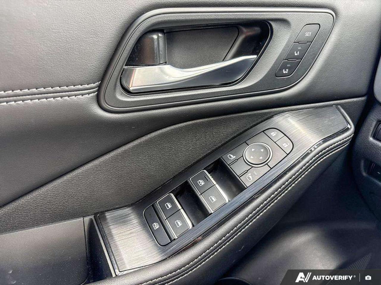 2024 Nissan Rogue SL Photo