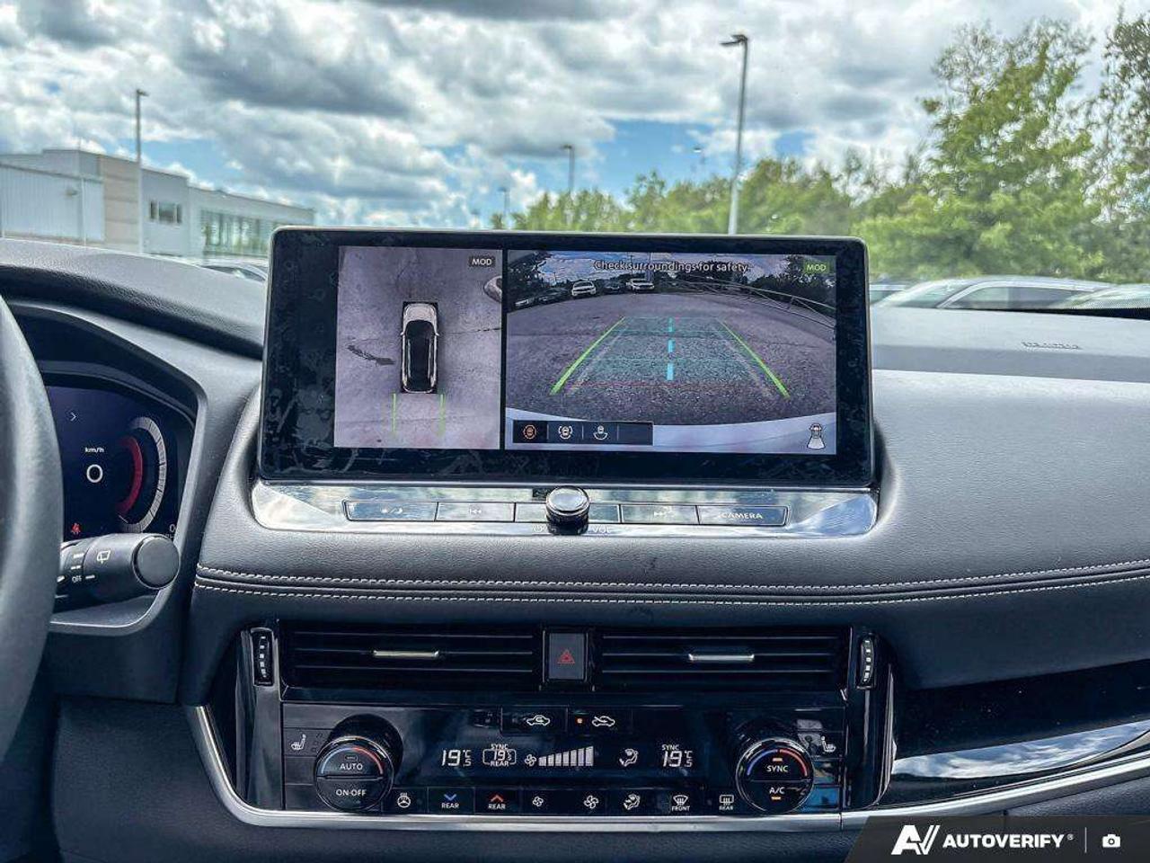 2024 Nissan Rogue SL Photo