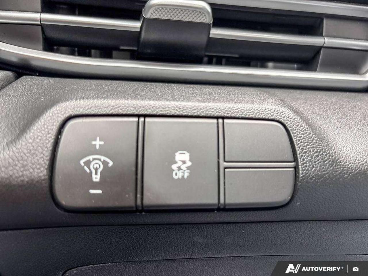 2024 Hyundai Elantra Preferred   Apple Car Play   Android Auto   Heated Seats Photo
