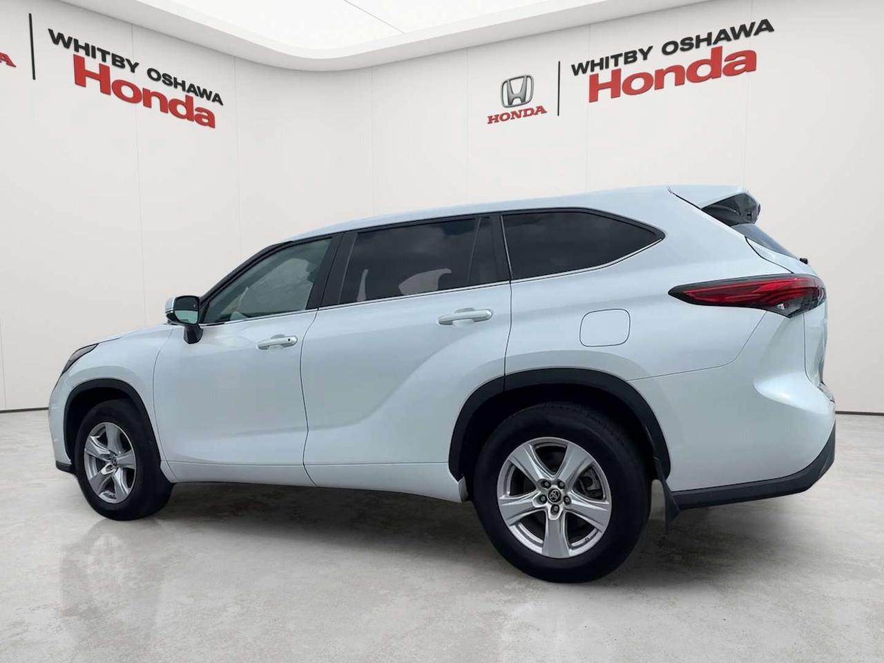 2023 Toyota Highlander  Photo3