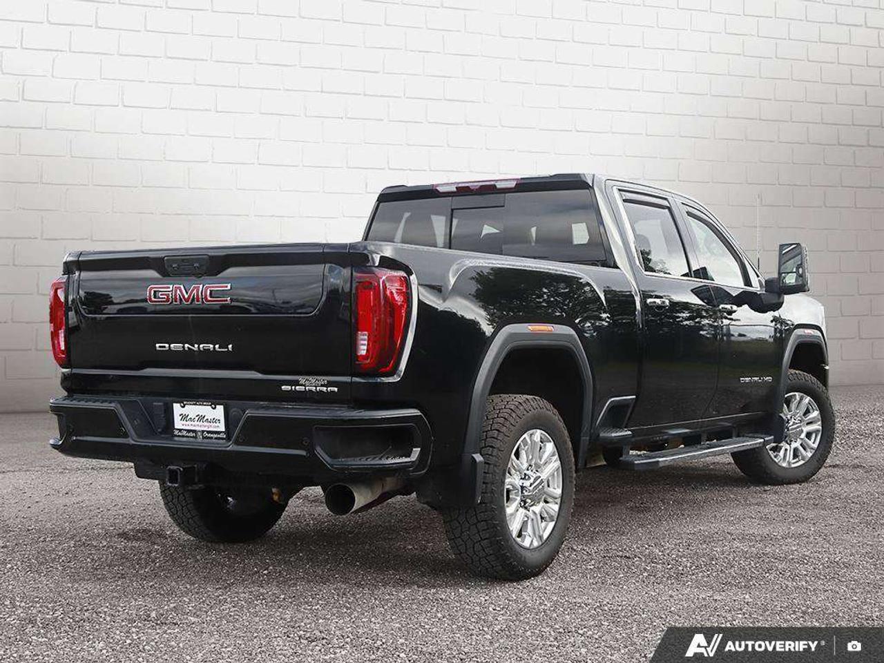 2022 GMC SIERRA 2500HD DENALI, 6.6L DIESEL V8, 4X4, ALLOYS, LEATHER, SUNROOF, MACMASTER ORIGINAL, 1-OWNER, CERTIFIED AS-TRADED! Photo