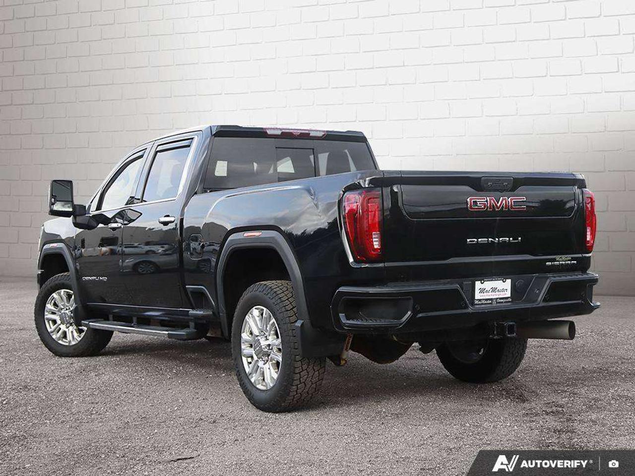 2022 GMC SIERRA 2500HD DENALI, 6.6L DIESEL V8, 4X4, ALLOYS, LEATHER, SUNROOF, MACMASTER ORIGINAL, 1-OWNER, CERTIFIED AS-TRADED! Photo2