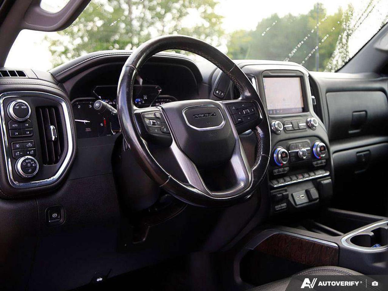 2022 GMC SIERRA 2500HD DENALI, 6.6L DIESEL V8, 4X4, ALLOYS, LEATHER, SUNROOF, MACMASTER ORIGINAL, 1-OWNER, CERTIFIED AS-TRADED! Photo