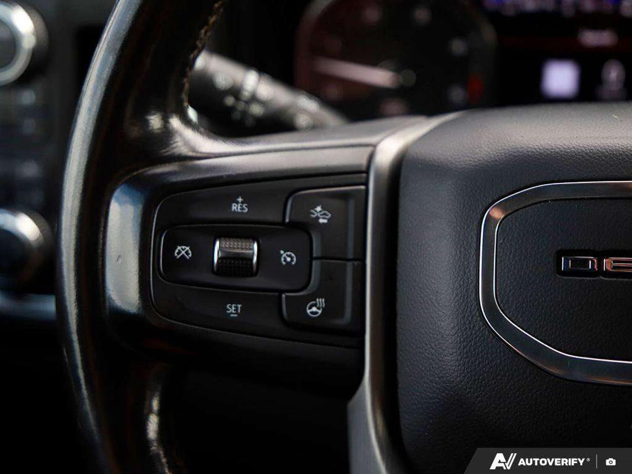 2022 GMC SIERRA 2500HD DENALI, 6.6L DIESEL V8, 4X4, ALLOYS, LEATHER, SUNROOF, MACMASTER ORIGINAL, 1-OWNER, CERTIFIED AS-TRADED! Photo