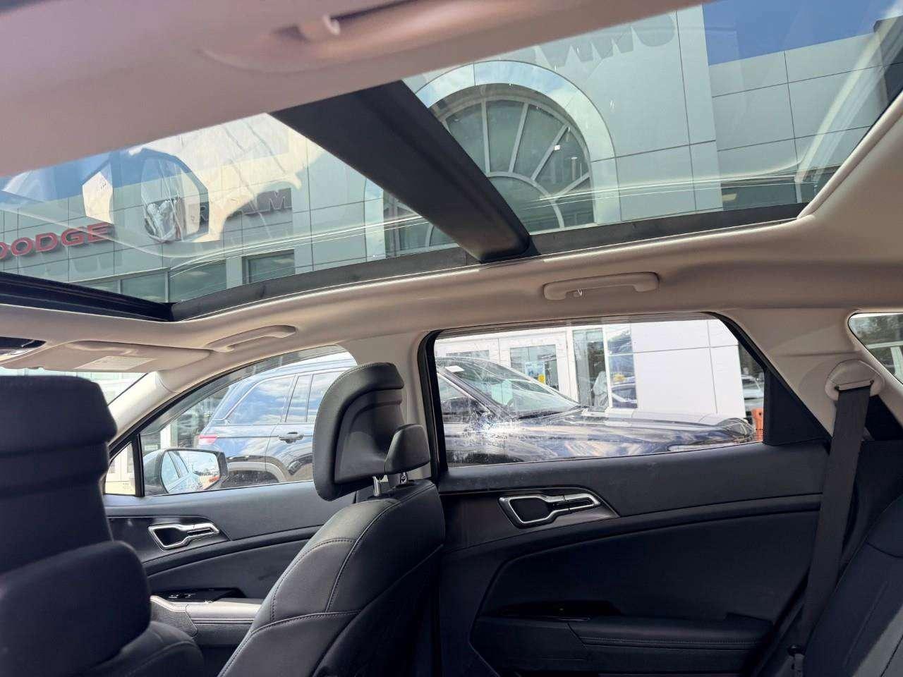 2024 Kia Sportage EX PREMIUM, 2.5L GDI 4-CYL, AWD, ALLOYS, LEATHER, NAV, CERTIFIED PREOWNED! Photo