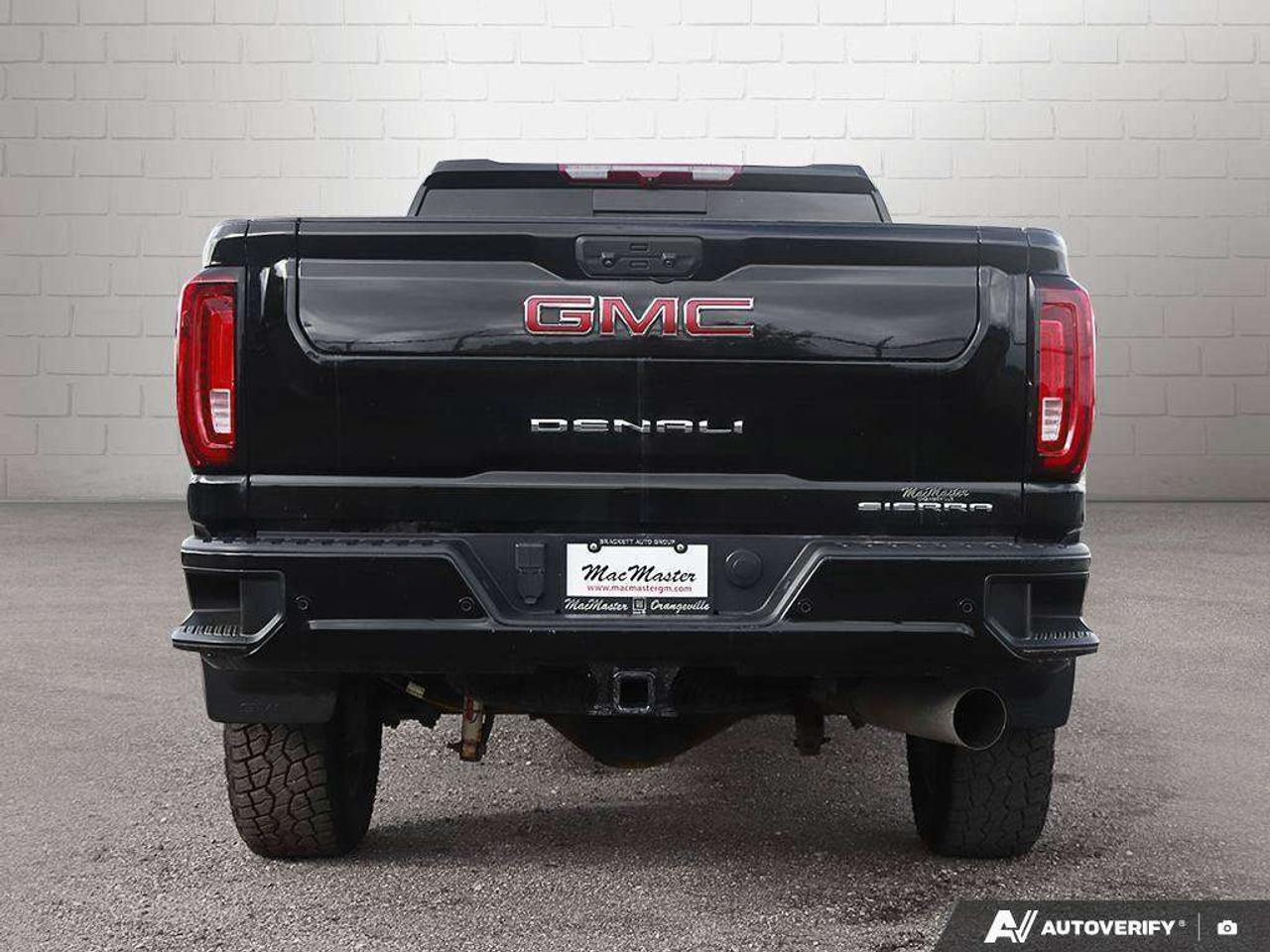 2022 GMC SIERRA 2500HD DENALI, 6.6L DIESEL V8, 4X4, ALLOYS, LEATHER, SUNROOF, MACMASTER ORIGINAL, 1-OWNER, CERTIFIED AS-TRADED! Photo