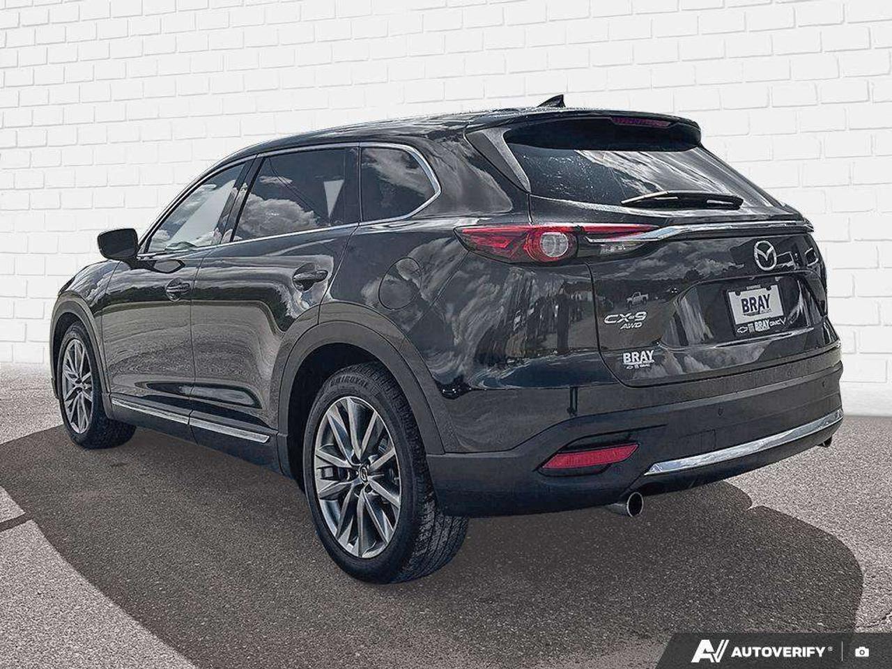 2018 Mazda CX-9 NAPPA LEATHER SEATING. VENTILATED FRONT SEATS. POWERMOON ROOF AND LIFTGATE. WINTER TIRES. LOADED. CERTIFIED. Photo2