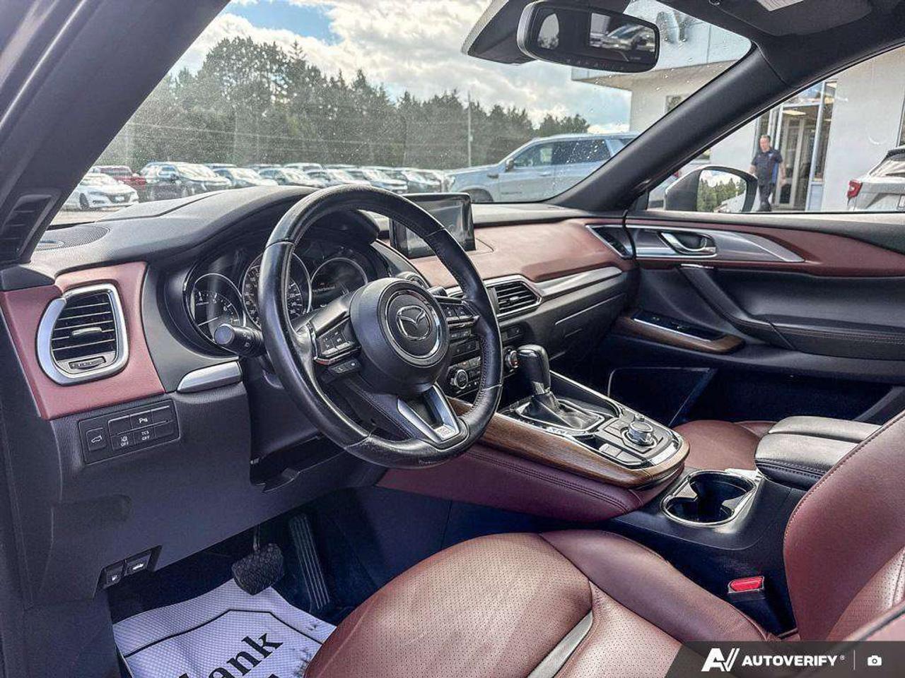 2018 Mazda CX-9 NAPPA LEATHER SEATING. VENTILATED FRONT SEATS. POWERMOON ROOF AND LIFTGATE. WINTER TIRES. LOADED. CERTIFIED. Photo