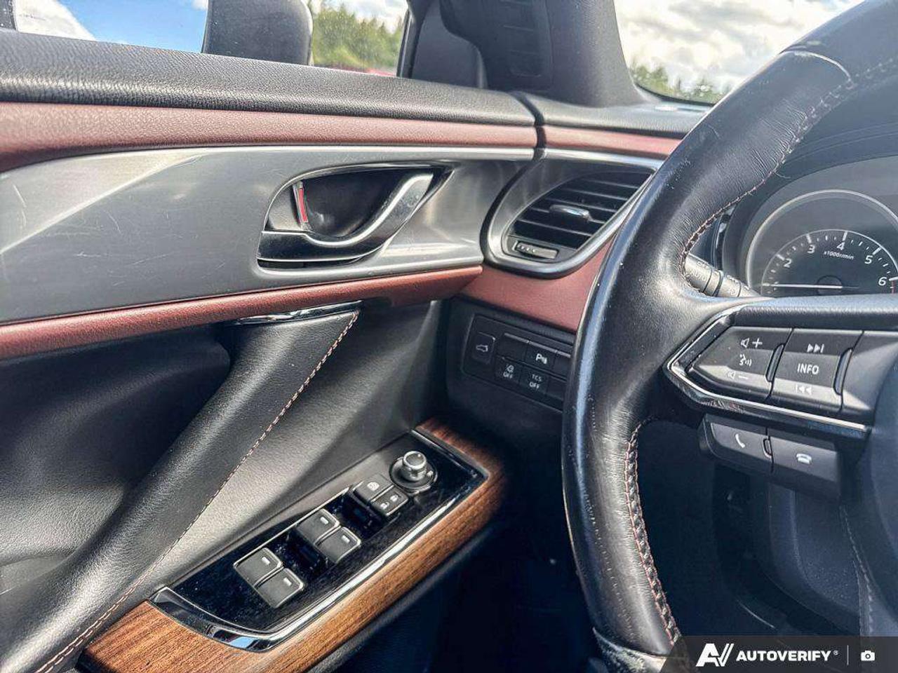 2018 Mazda CX-9 NAPPA LEATHER SEATING. VENTILATED FRONT SEATS. POWERMOON ROOF AND LIFTGATE. WINTER TIRES. LOADED. CERTIFIED. Photo
