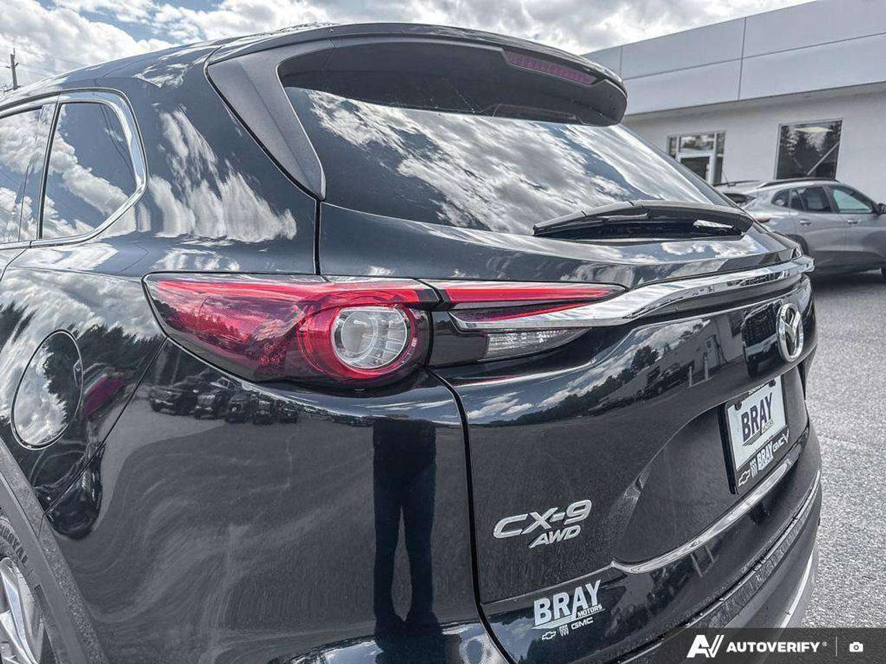 2018 Mazda CX-9 NAPPA LEATHER SEATING. VENTILATED FRONT SEATS. POWERMOON ROOF AND LIFTGATE. WINTER TIRES. LOADED. CERTIFIED. Photo