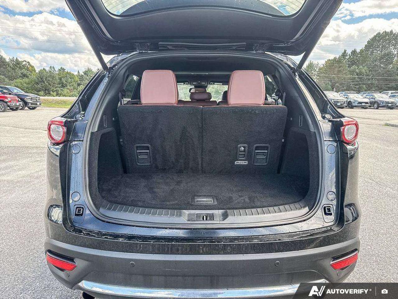 2018 Mazda CX-9 NAPPA LEATHER SEATING. VENTILATED FRONT SEATS. POWERMOON ROOF AND LIFTGATE. WINTER TIRES. LOADED. CERTIFIED. Photo