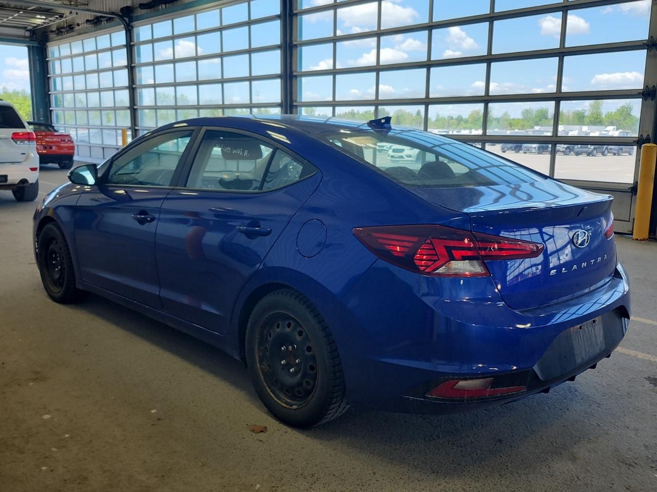 2020 Hyundai Elantra PREFERRED, HEATED SEATS, BACK UP CAM!! Photo