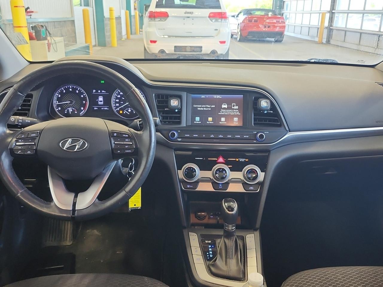 2020 Hyundai Elantra PREFERRED, HEATED SEATS, BACK UP CAM!! - Photo #15