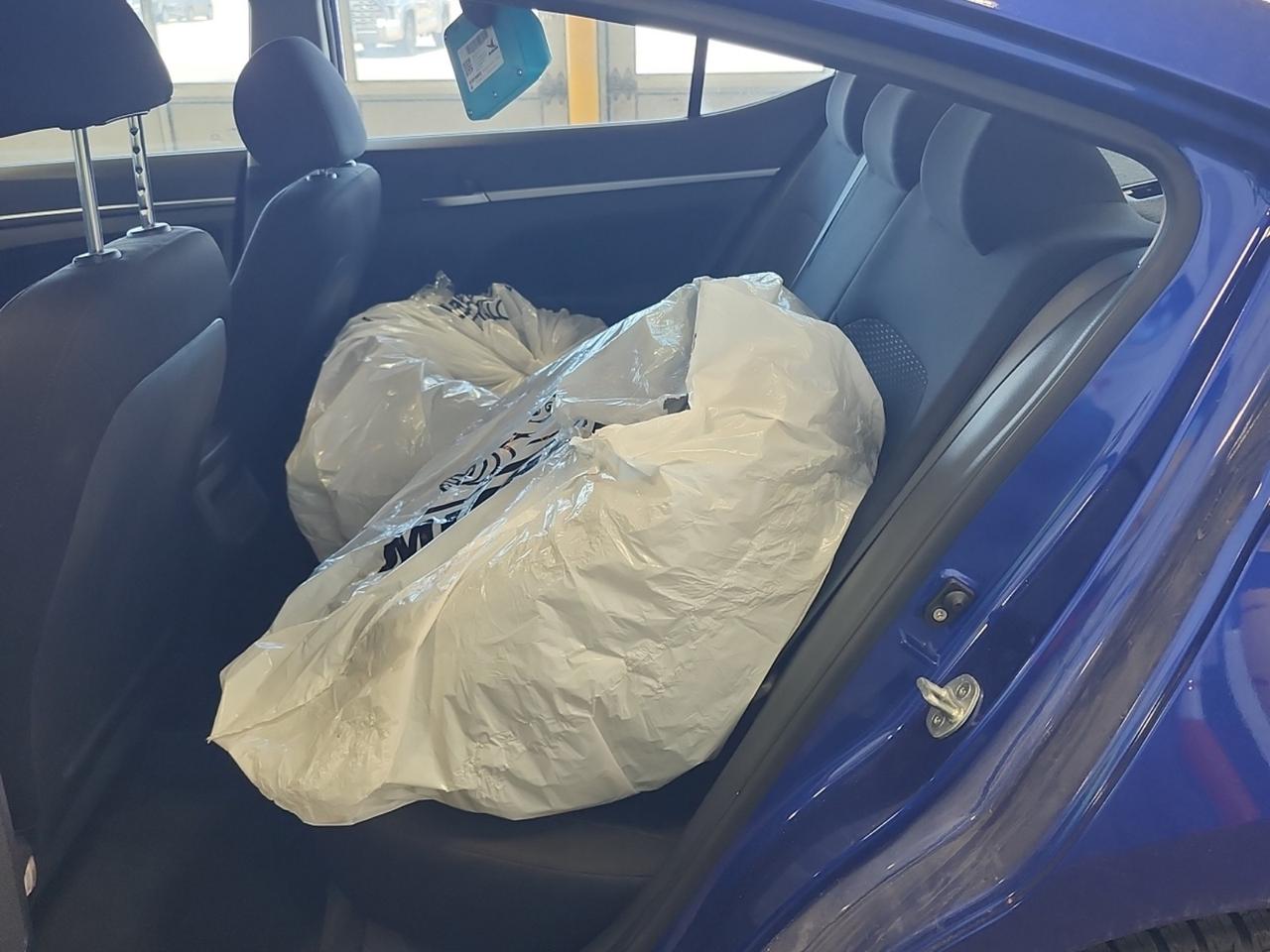 2020 Hyundai Elantra PREFERRED, HEATED SEATS, BACK UP CAM!! Photo34