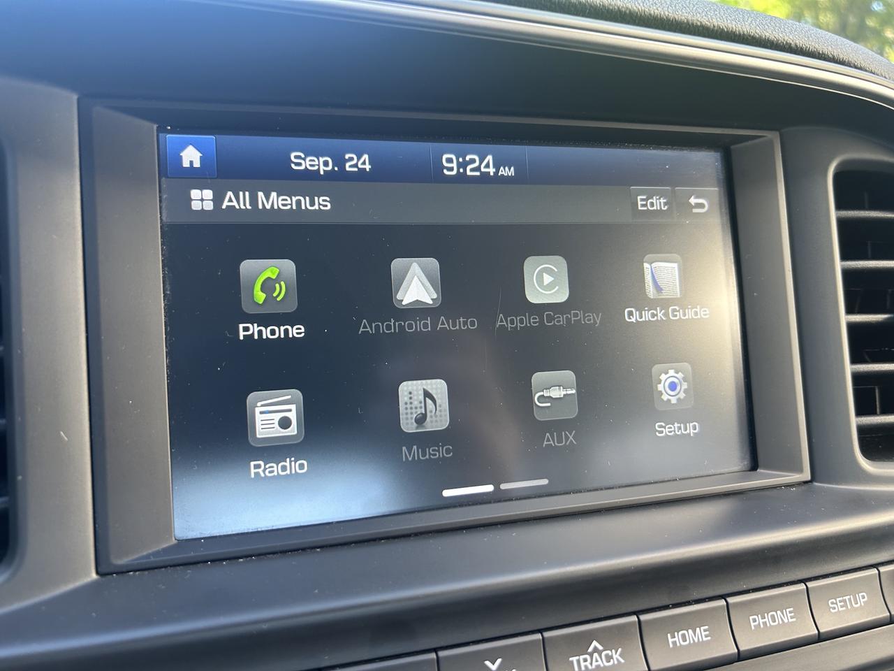 2020 Hyundai Elantra PREFERRED, HEATED SEATS, BACK UP CAM!! Photo