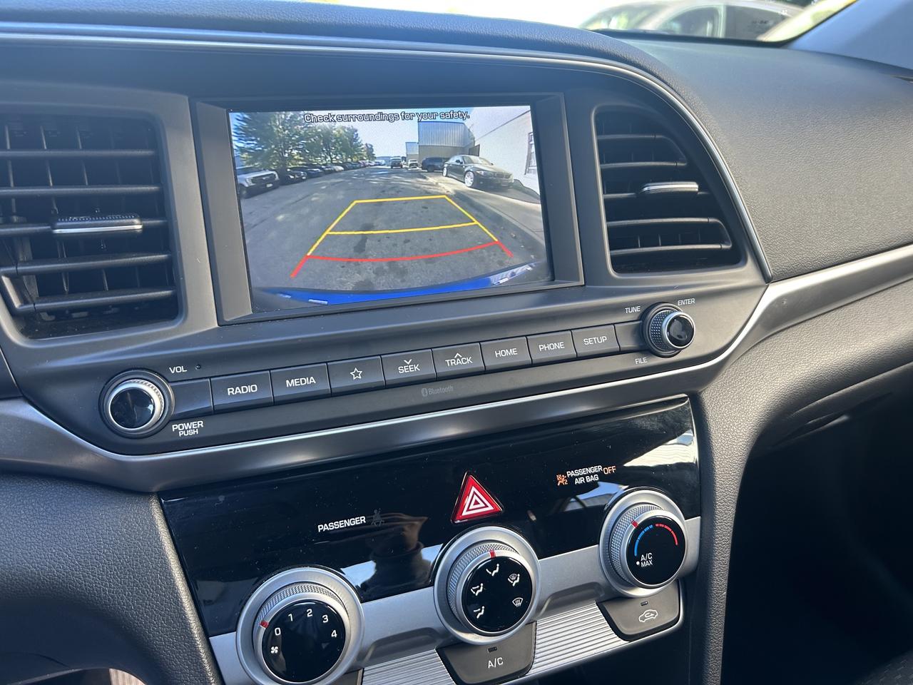 2020 Hyundai Elantra PREFERRED, HEATED SEATS, BACK UP CAM!! Photo